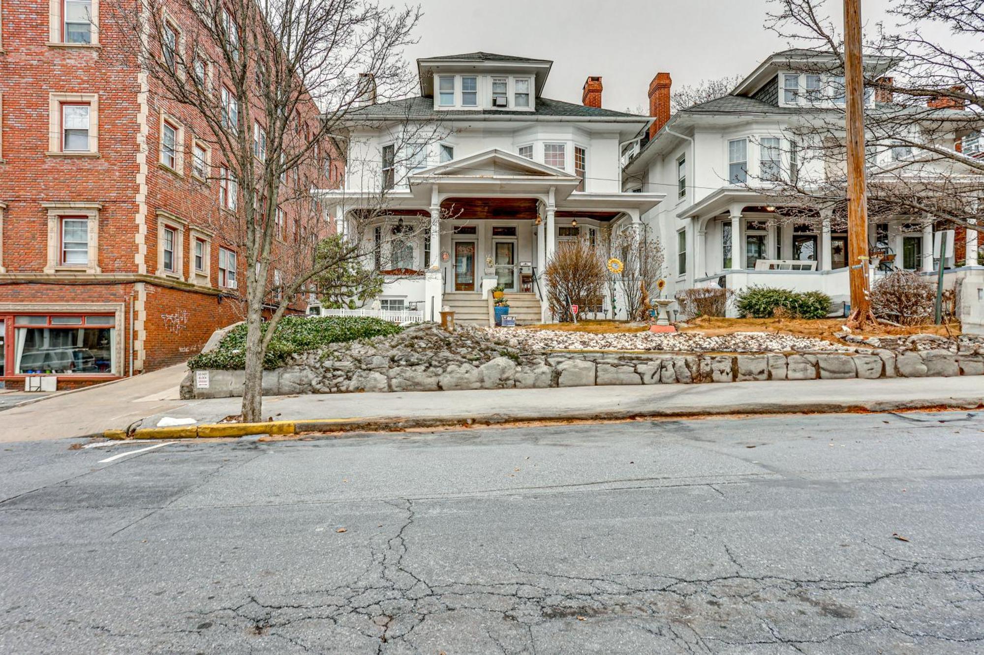Holiday home With Yard In Historic District