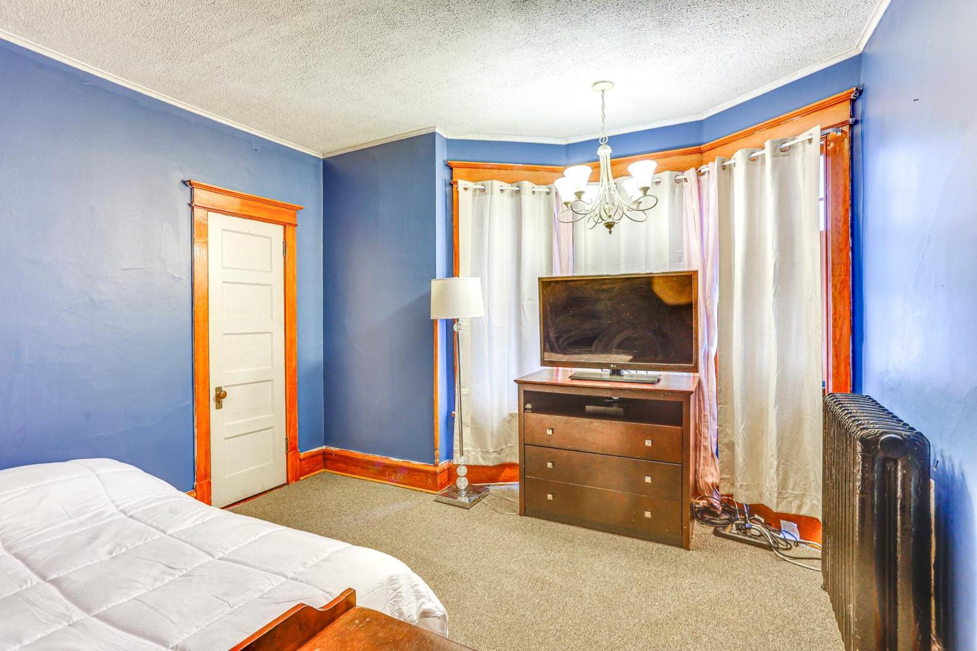 With Yard In Historic District Holiday home *