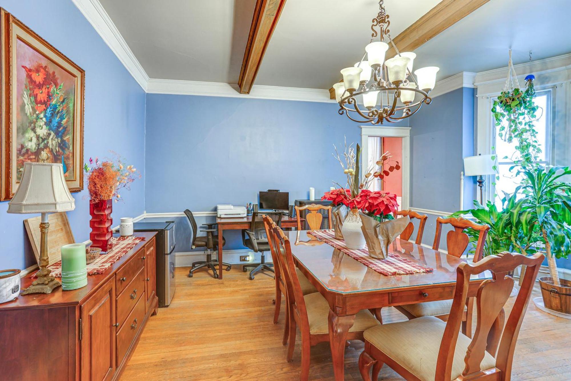 With Yard In Historic District *