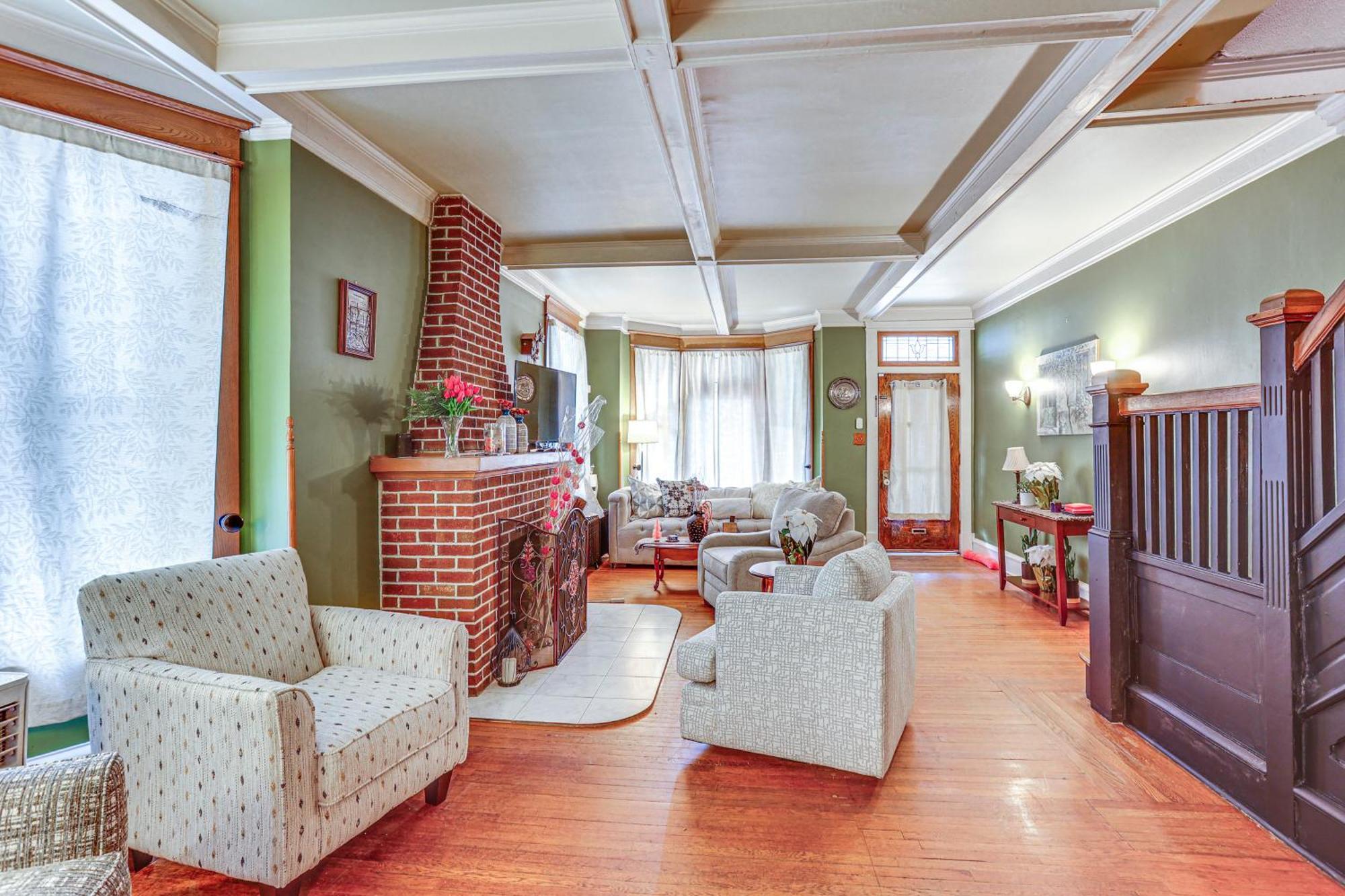 With Yard In Historic District * Reading